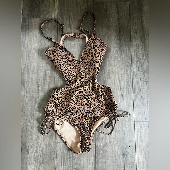 Windsor Leopard Print Cut-Out One-Piece🖤✨ - Picture 5 of 6